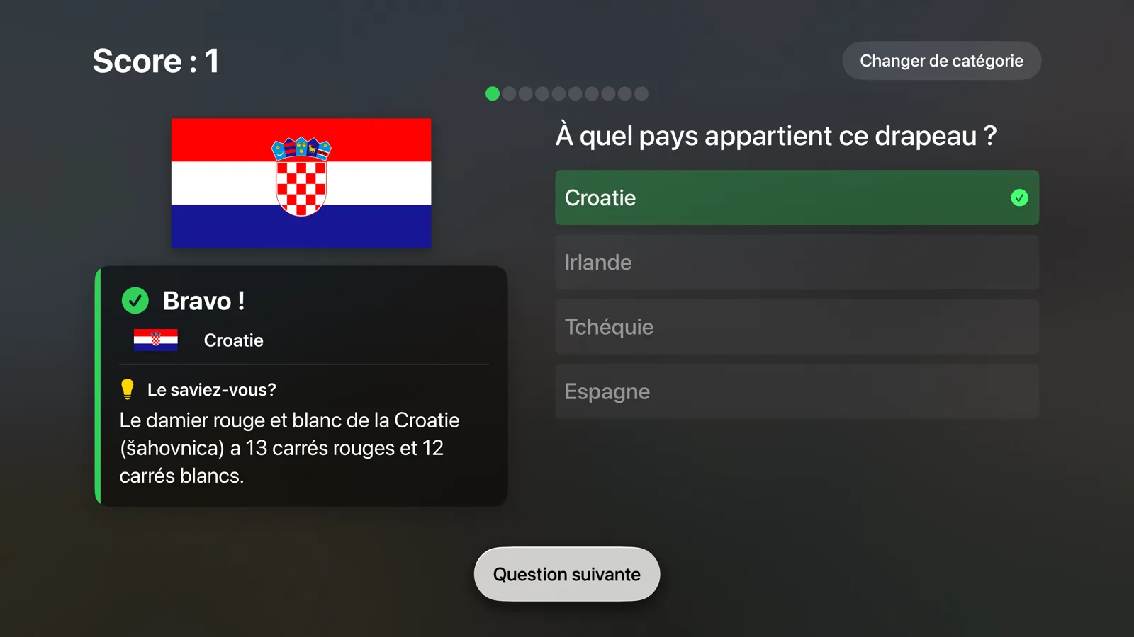 Flagtastic sur Apple TV : quiz de drapeaux avec le drapeau de la Croatie trouvé et une anecdote