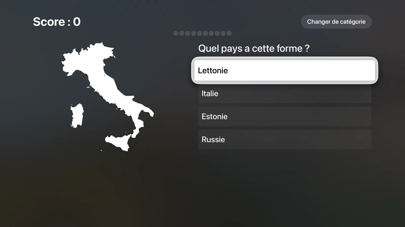Flagtastic sur Apple TV : quiz de carte avec le contour d’un pays et quatre réponses possibles