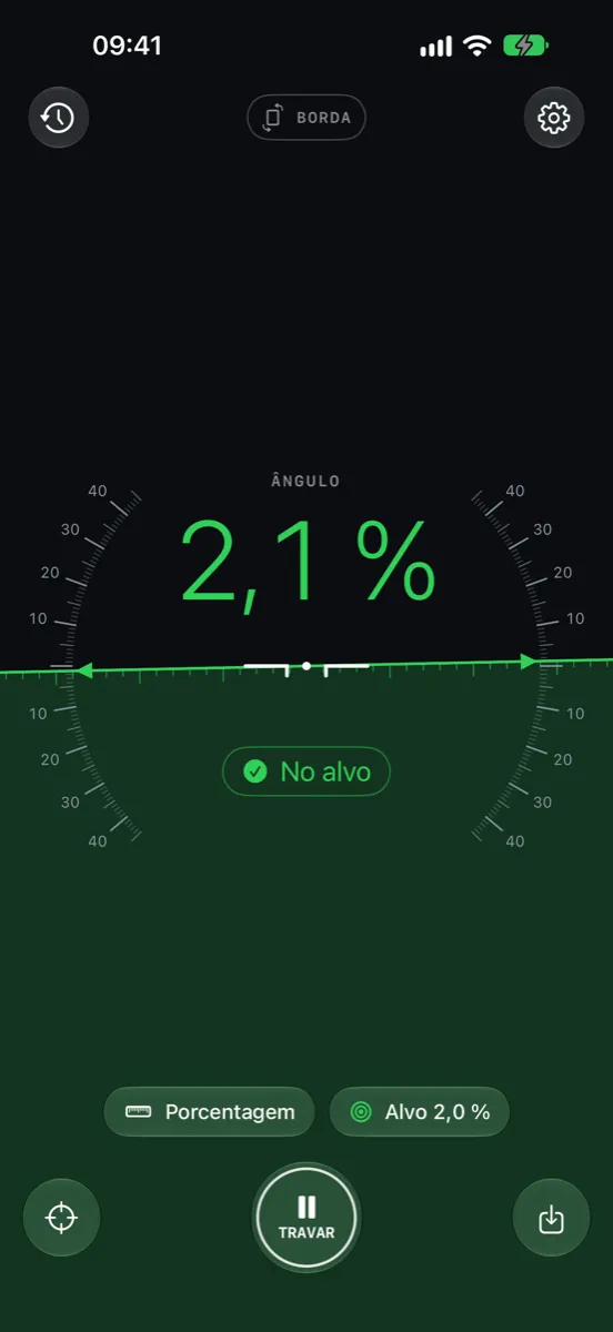 Inclinometer Pro no iPhone — no alvo: a tela fica verde em 2,1 % com uma inclinação-alvo de 2,0 %