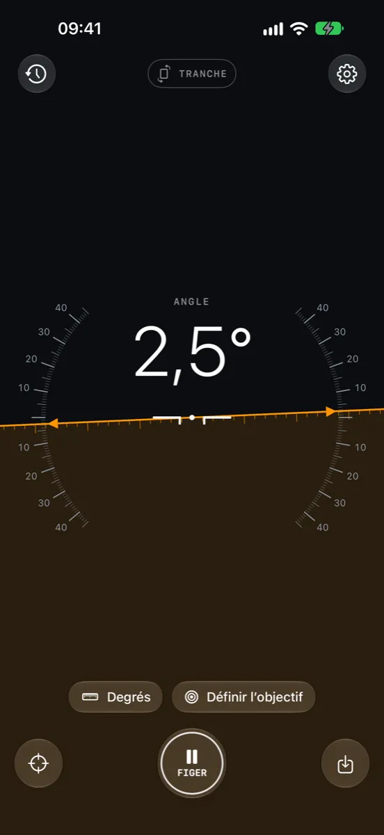 Inclinometer Pro sur iPhone — mode Tranche : la ligne d’horizon et l’échelle d’inclinaison indiquent un angle de 2,5°