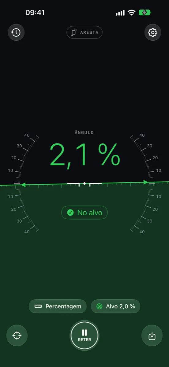 Inclinometer Pro no iPhone — no alvo: o ecrã fica verde a 2,1 % com uma inclinação-alvo de 2,0 %