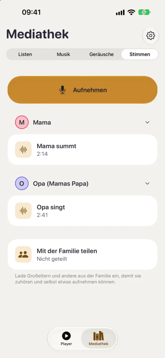 Nynne auf dem iPhone — vertraute Stimmen: Aufnahmen von Mama und Opa, die Taste „Aufnehmen“ und die Karte „Mit der Familie teilen“
