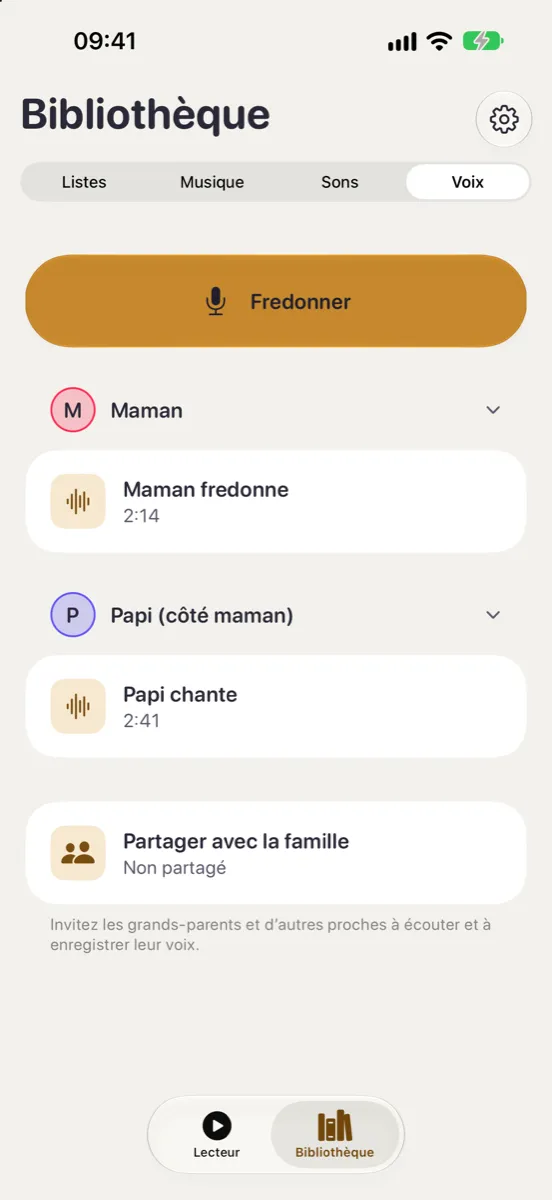 Nynne sur iPhone — les voix familières : des enregistrements de Maman et Papi, le bouton « Fredonner » et la carte « Partager avec la famille »