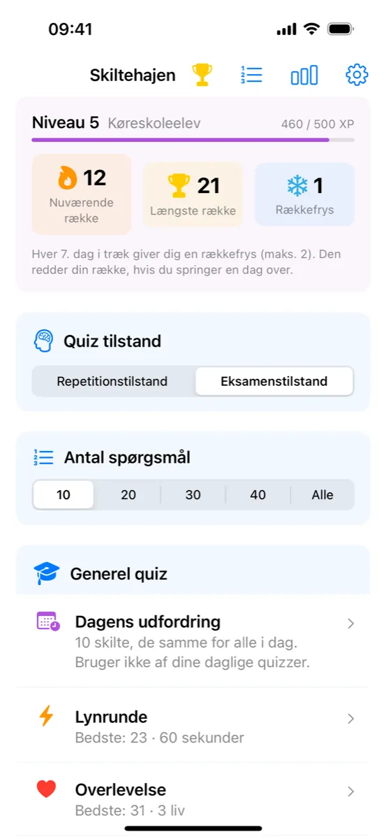 Skiltehajen på iPhone – startsiden med niveau og XP, nuværende og længste række, rækkefrys, quiztilstand, antal spørgsmål og dagens udfordring, lynrunde og overlevelse